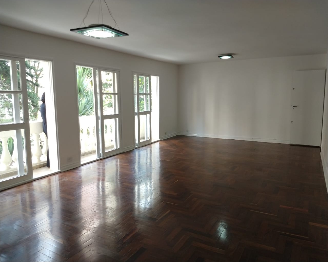 Apartamento para alugar com 4 quartos, 180m² - Foto 1