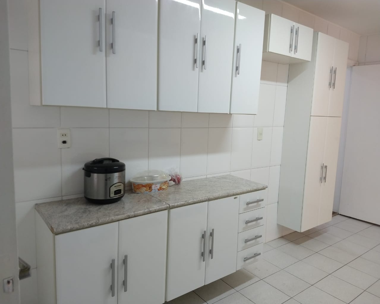 Apartamento para alugar com 4 quartos, 180m² - Foto 10