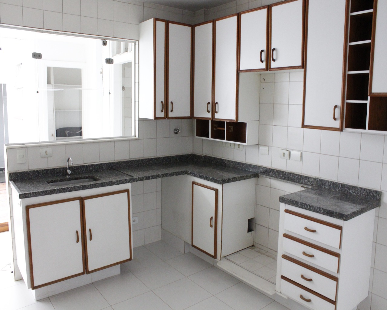 Apartamento para alugar com 3 quartos, 178m² - Foto 14