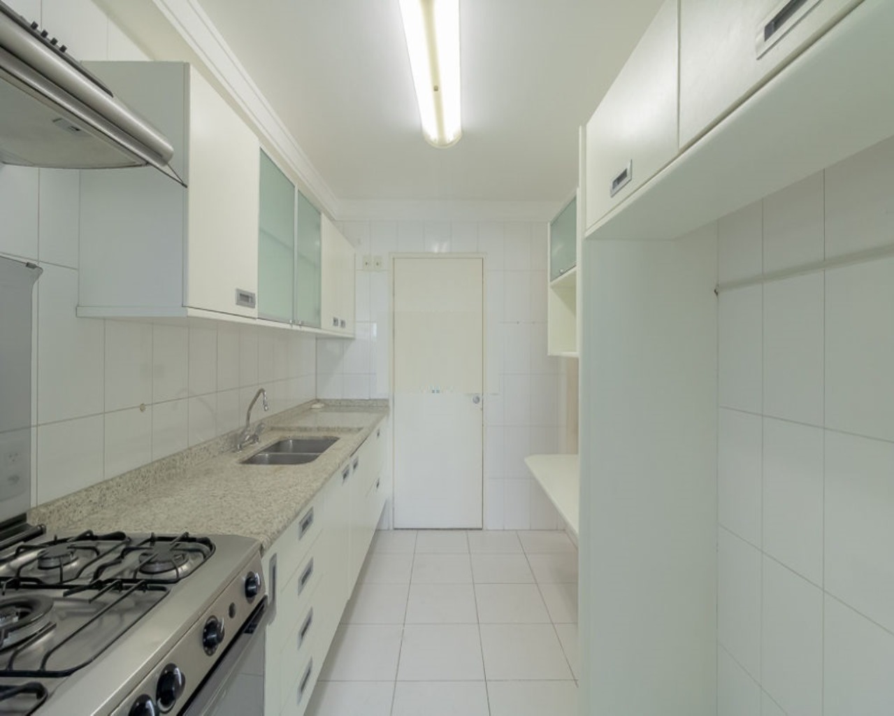 Apartamento para alugar com 3 quartos, 140m² - Foto 29