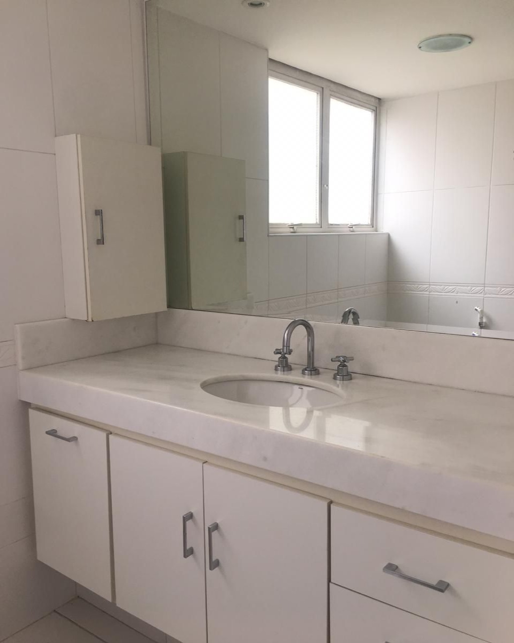 Apartamento para alugar com 2 quartos, 112m² - Foto 2