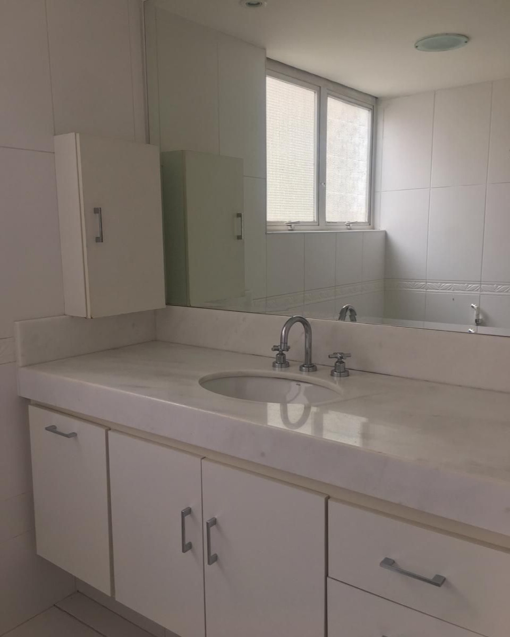 Apartamento para alugar com 2 quartos, 112m² - Foto 11