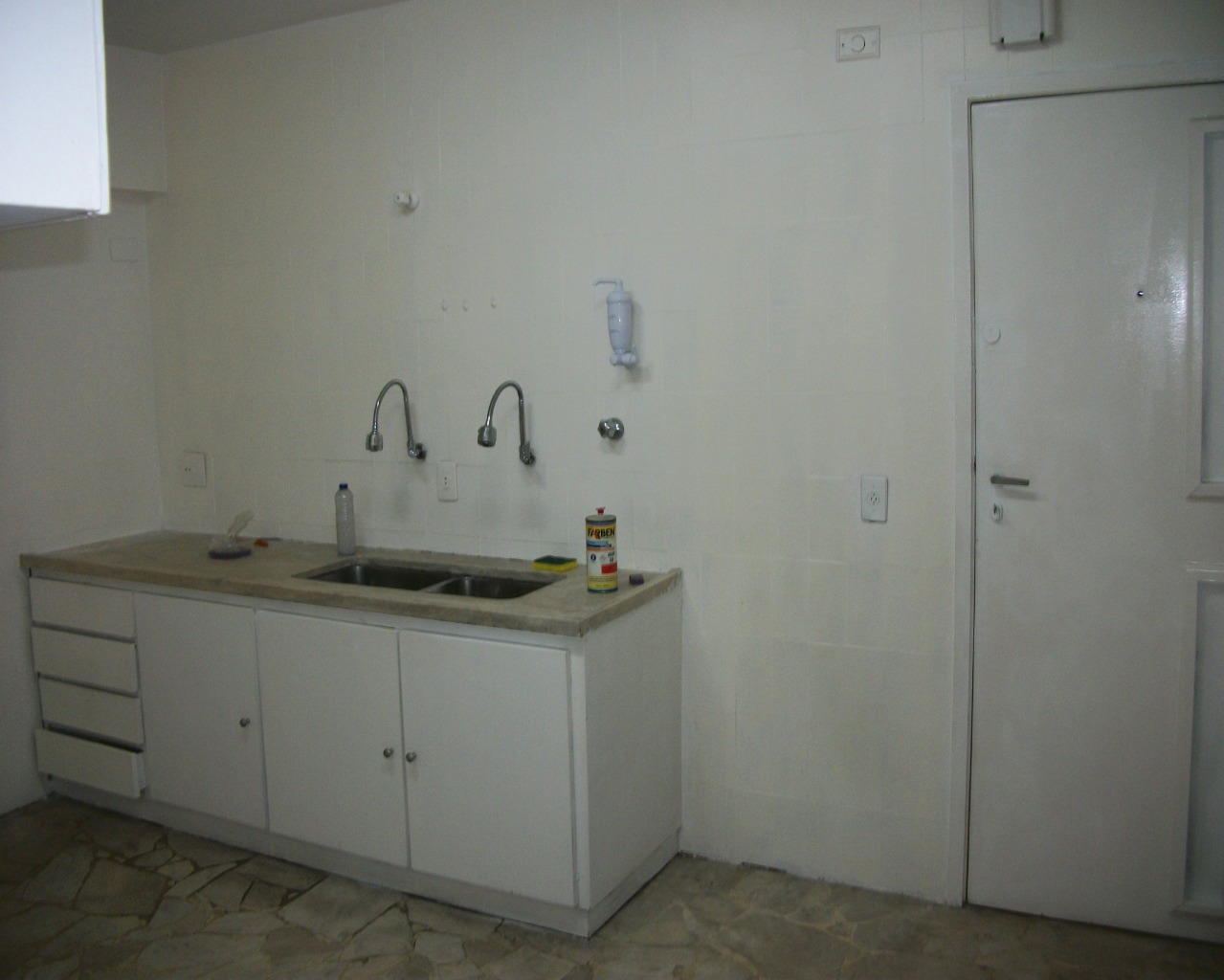 Apartamento para alugar com 3 quartos, 140m² - Foto 3