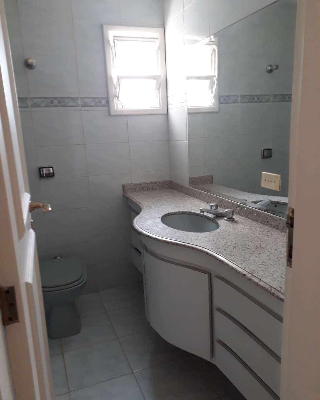 Apartamento para alugar com 3 quartos, 130m² - Foto 14