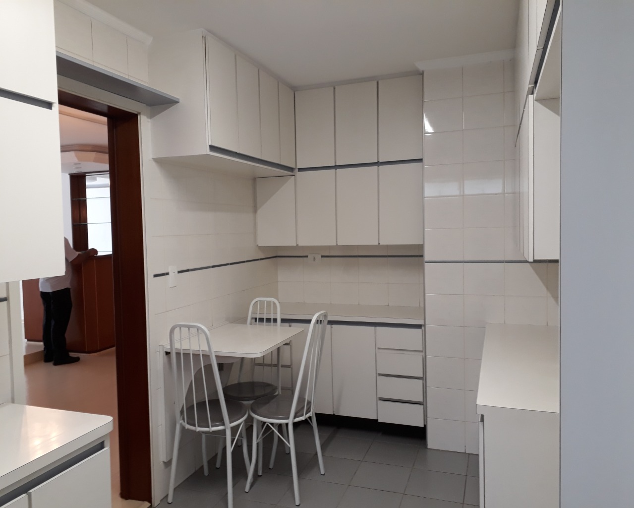 Apartamento para alugar com 3 quartos, 130m² - Foto 30