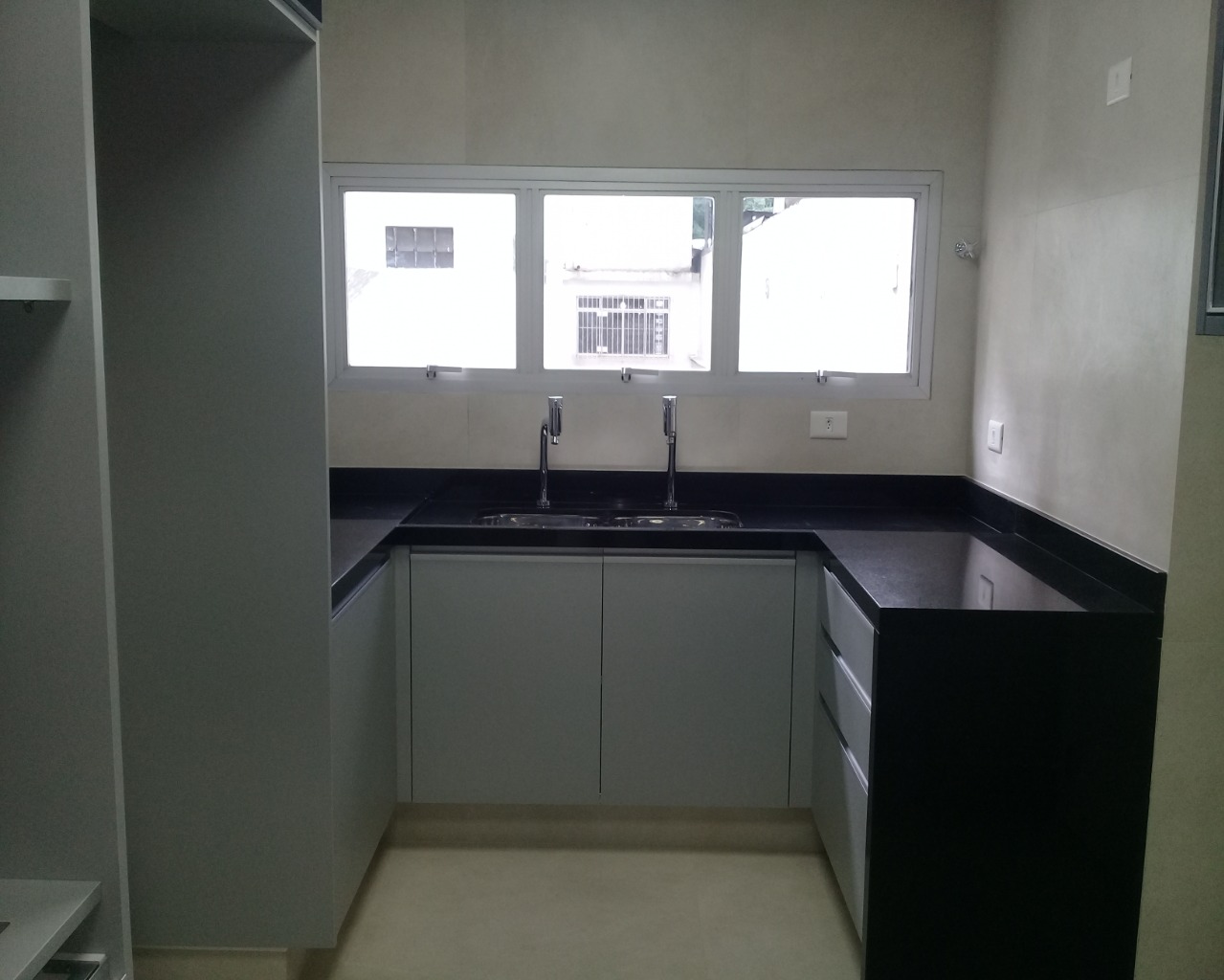 Apartamento à venda com 3 quartos, 130m² - Foto 2