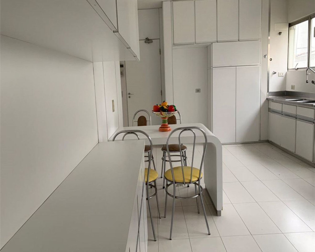 Apartamento para alugar com 3 quartos, 365m² - Foto 12