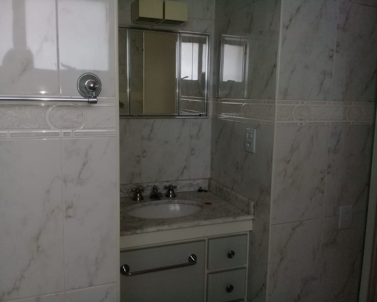 Apartamento para alugar com 3 quartos, 130m² - Foto 11