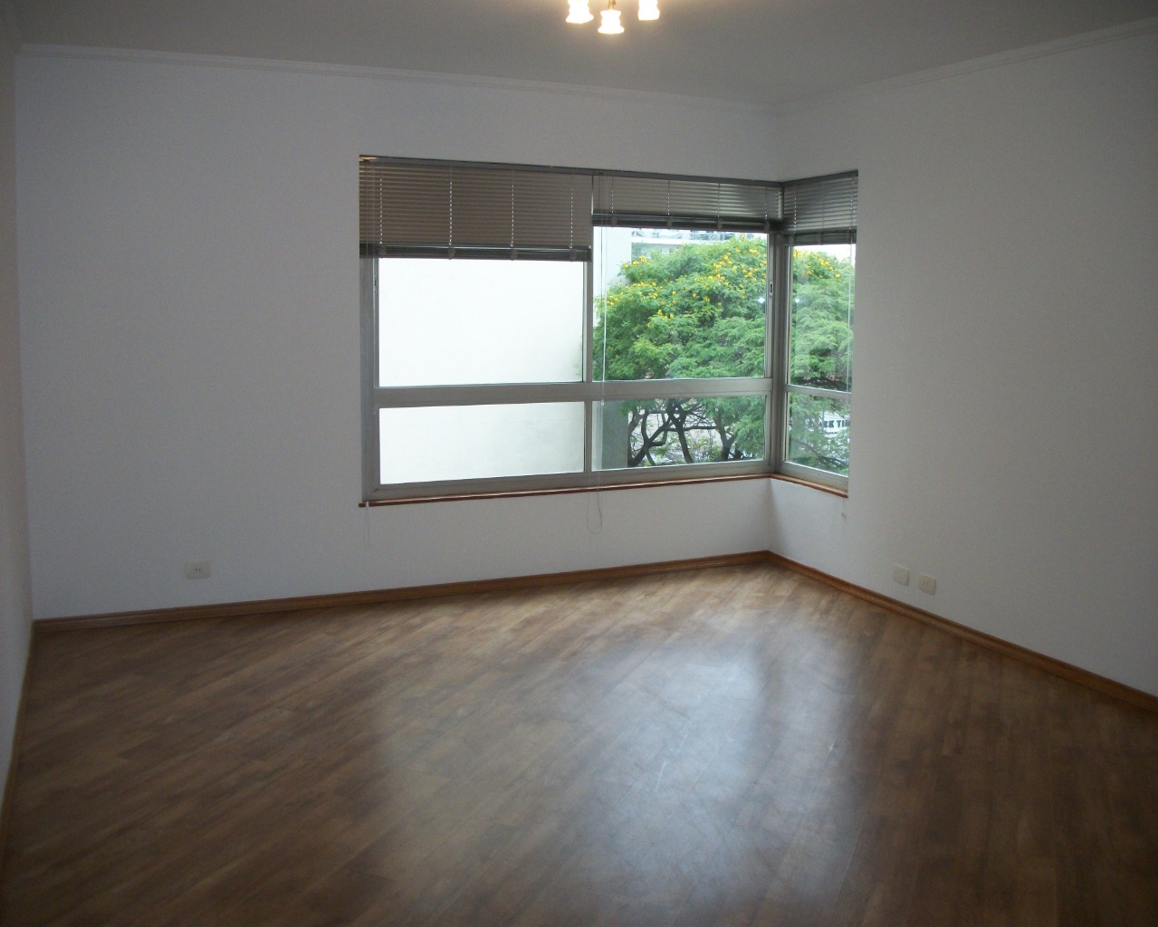 Apartamento para alugar com 3 quartos, 130m² - Foto 1