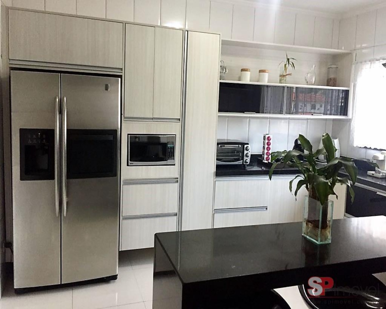 Sobrado à venda com 3 quartos, 250m² - Foto 1