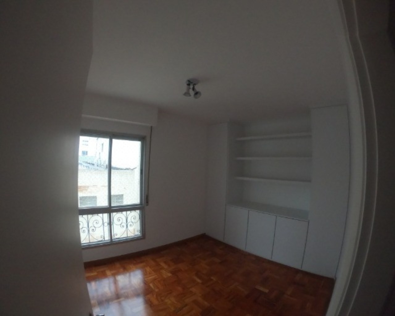 Apartamento para alugar com 3 quartos, 130m² - Foto 2