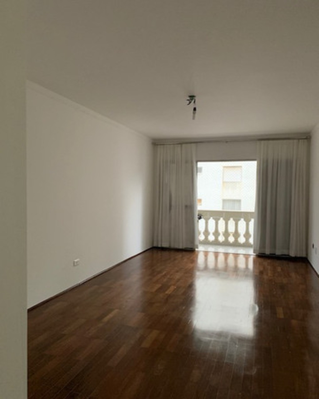 Apartamento para alugar com 3 quartos, 130m² - Foto 12