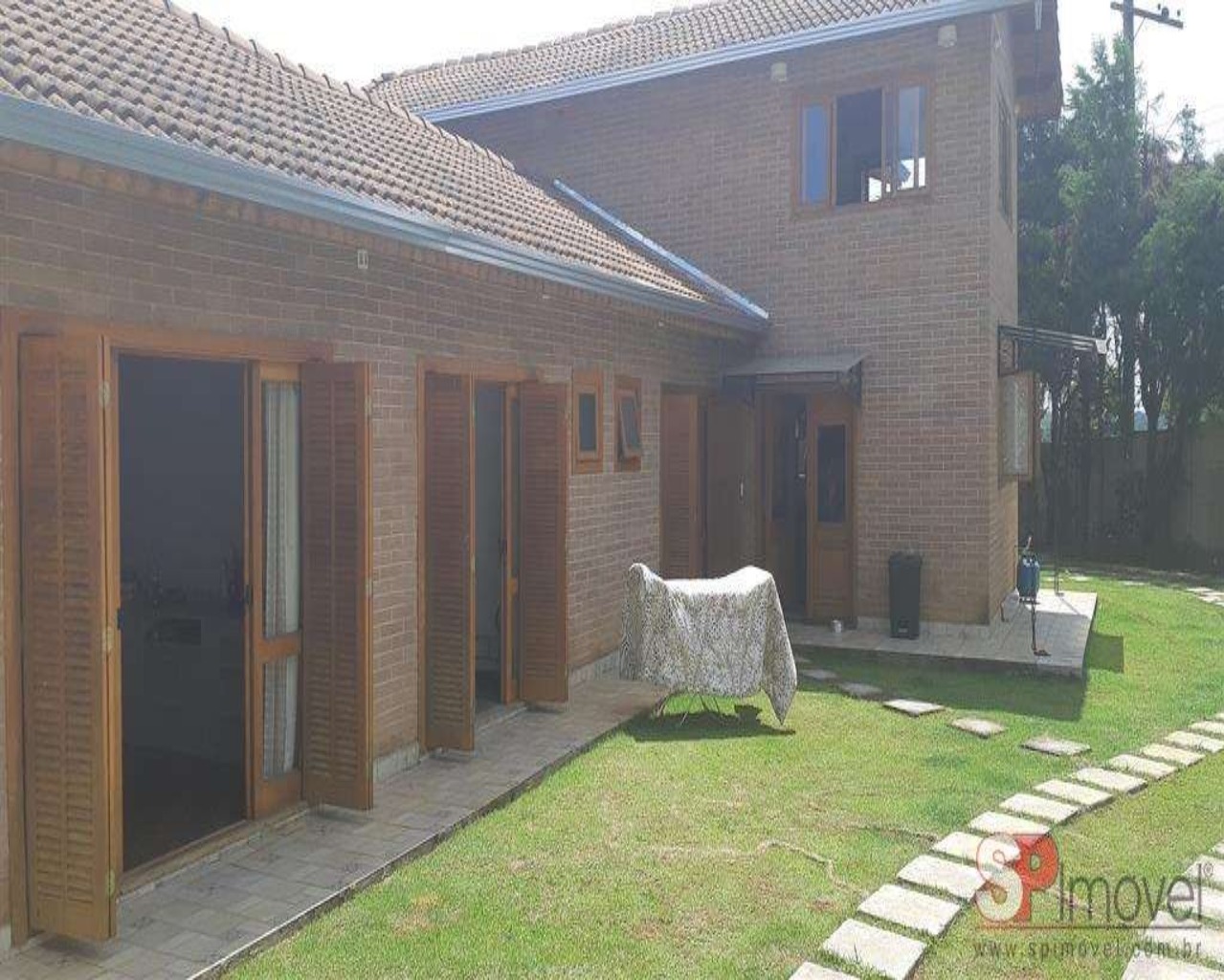 Casa à venda com 3 quartos, 250m² - Foto 1