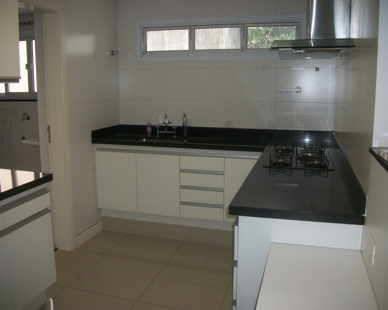 Apartamento para alugar com 3 quartos, 130m² - Foto 10