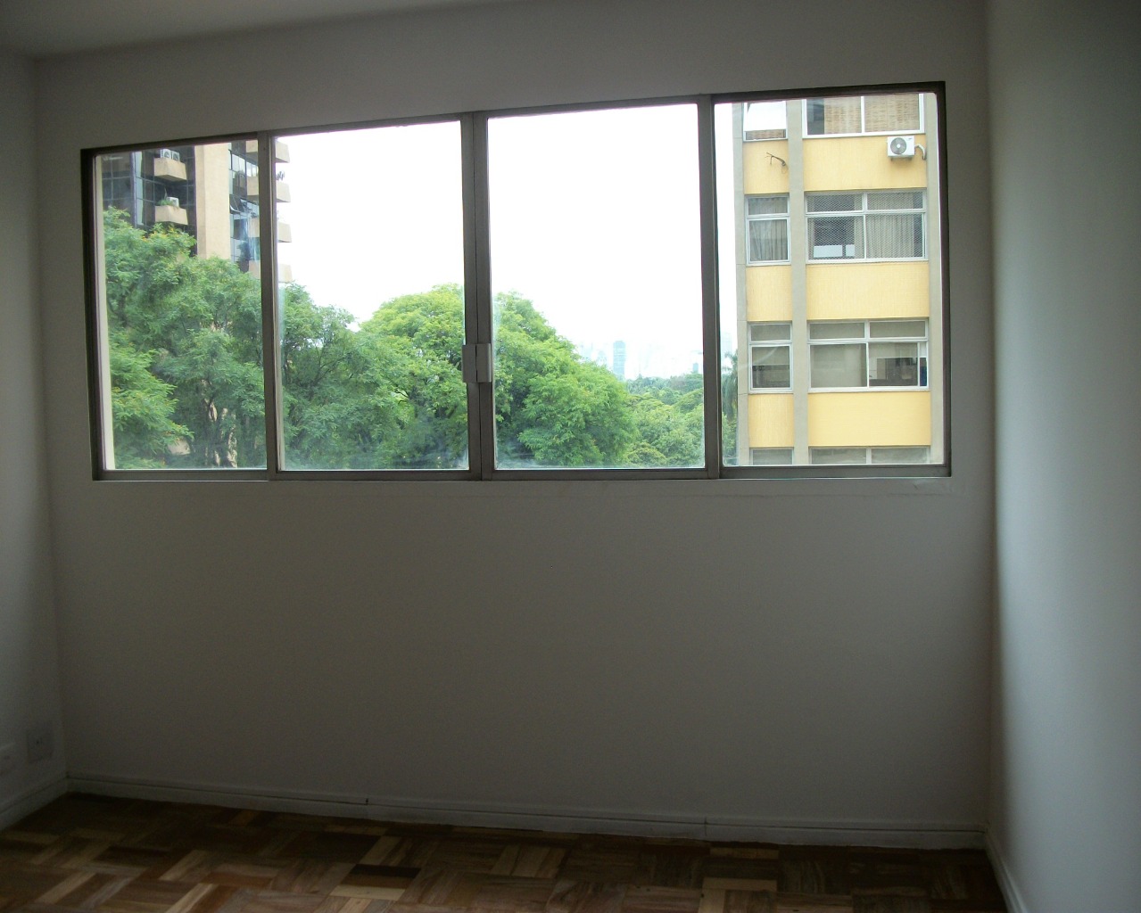 Apartamento à venda com 2 quartos, 70m² - Foto 2