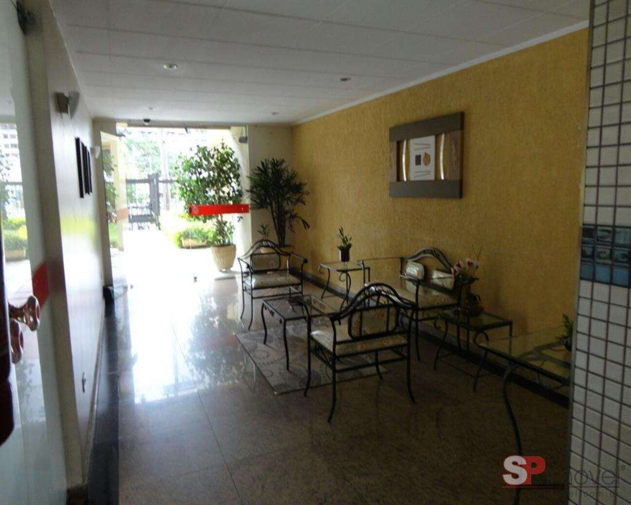 Apartamento à venda com 3 quartos, 75m² - Foto 1