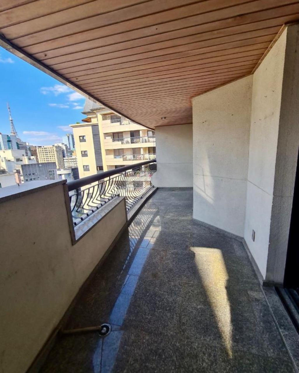 Apartamento para alugar com 4 quartos, 190m² - Foto 2