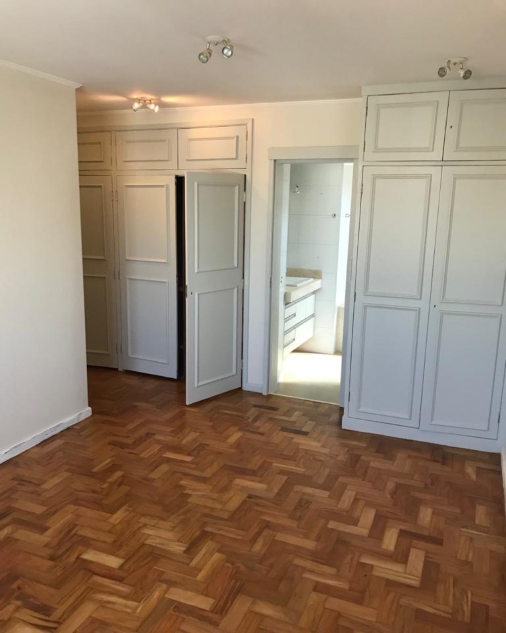 Apartamento para alugar com 3 quartos, 130m² - Foto 2