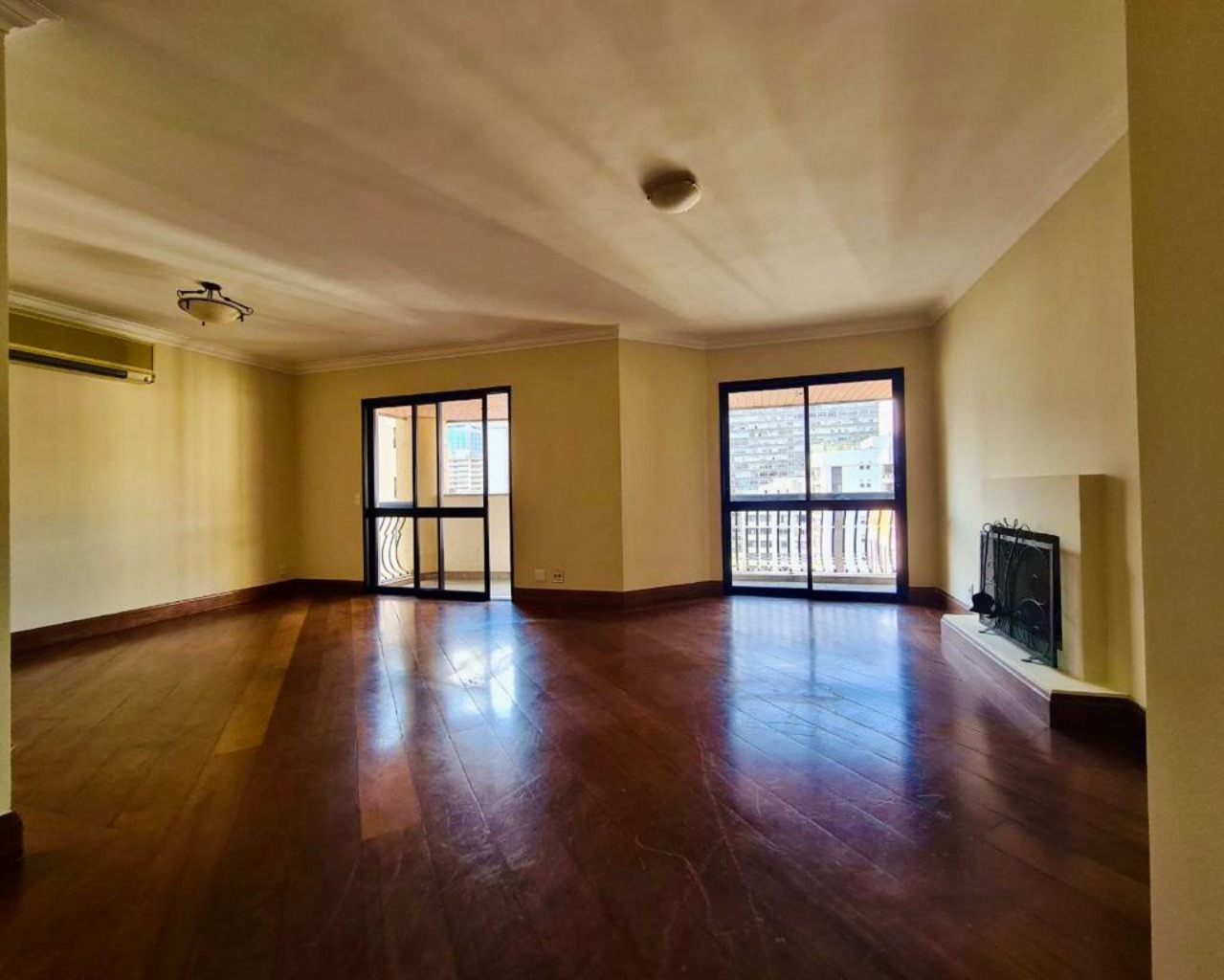 Apartamento para alugar com 4 quartos, 190m² - Foto 1