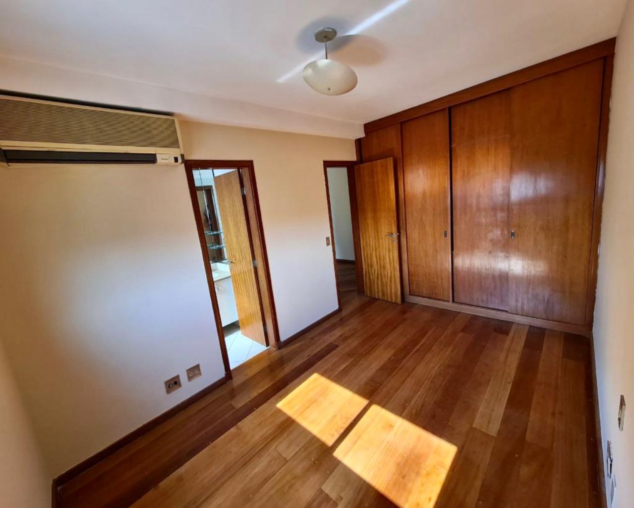 Apartamento para alugar com 4 quartos, 190m² - Foto 8