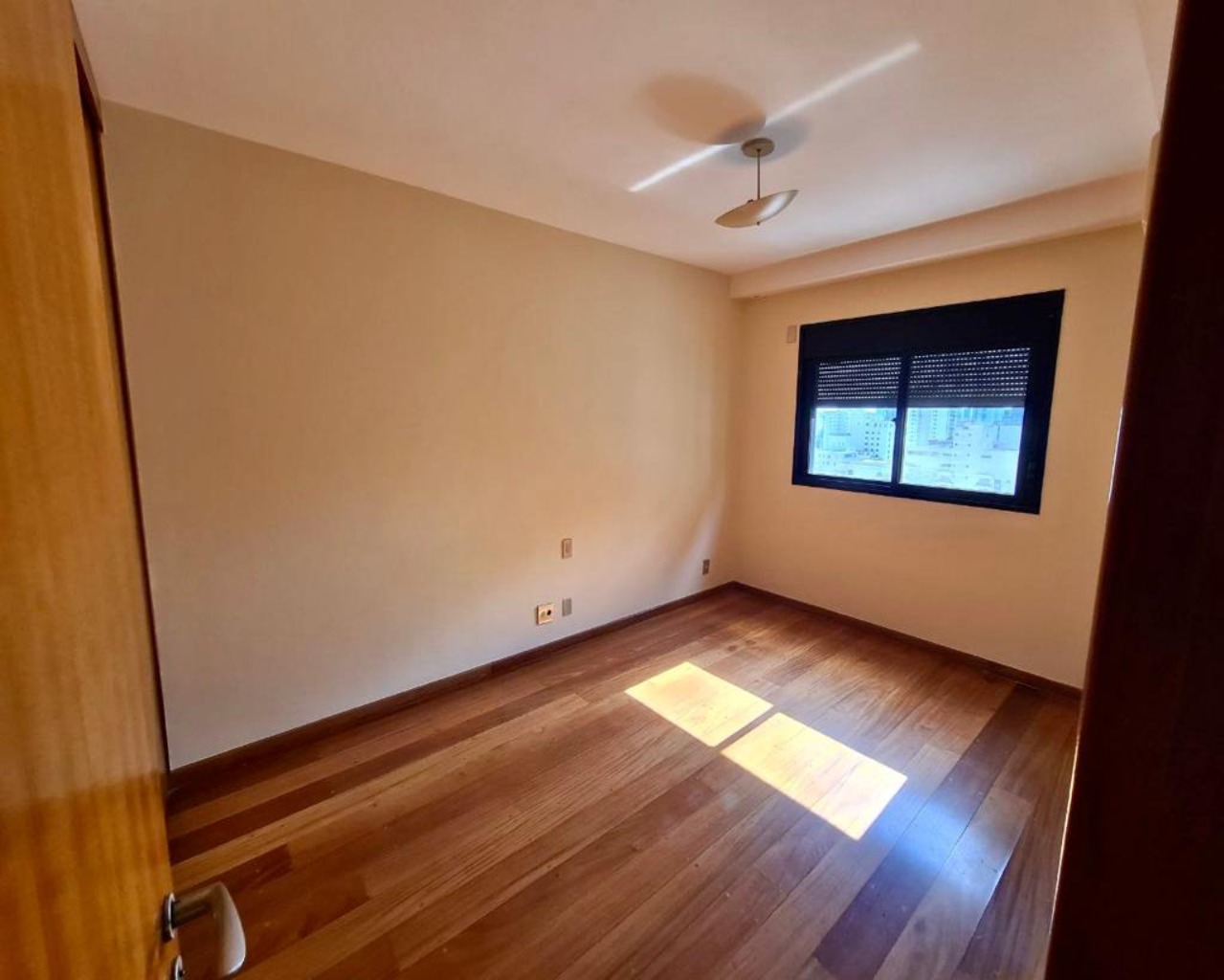 Apartamento para alugar com 4 quartos, 190m² - Foto 26