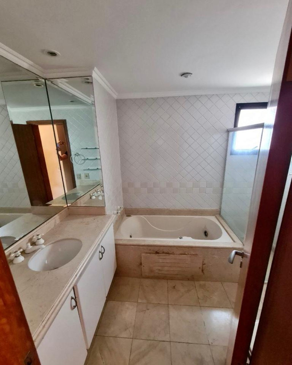 Apartamento para alugar com 4 quartos, 190m² - Foto 3