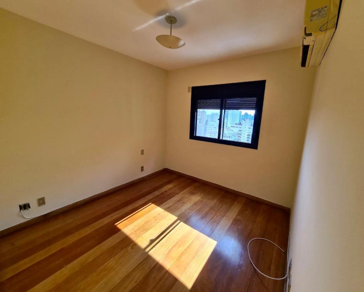 Apartamento para alugar com 4 quartos, 190m² - Foto 29