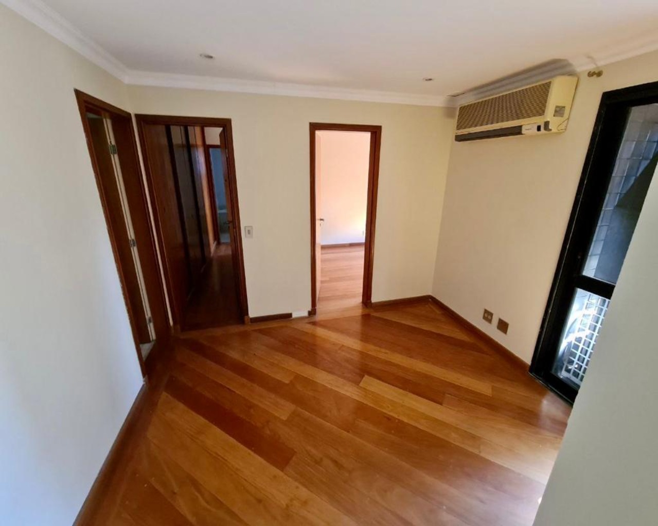 Apartamento para alugar com 4 quartos, 190m² - Foto 12