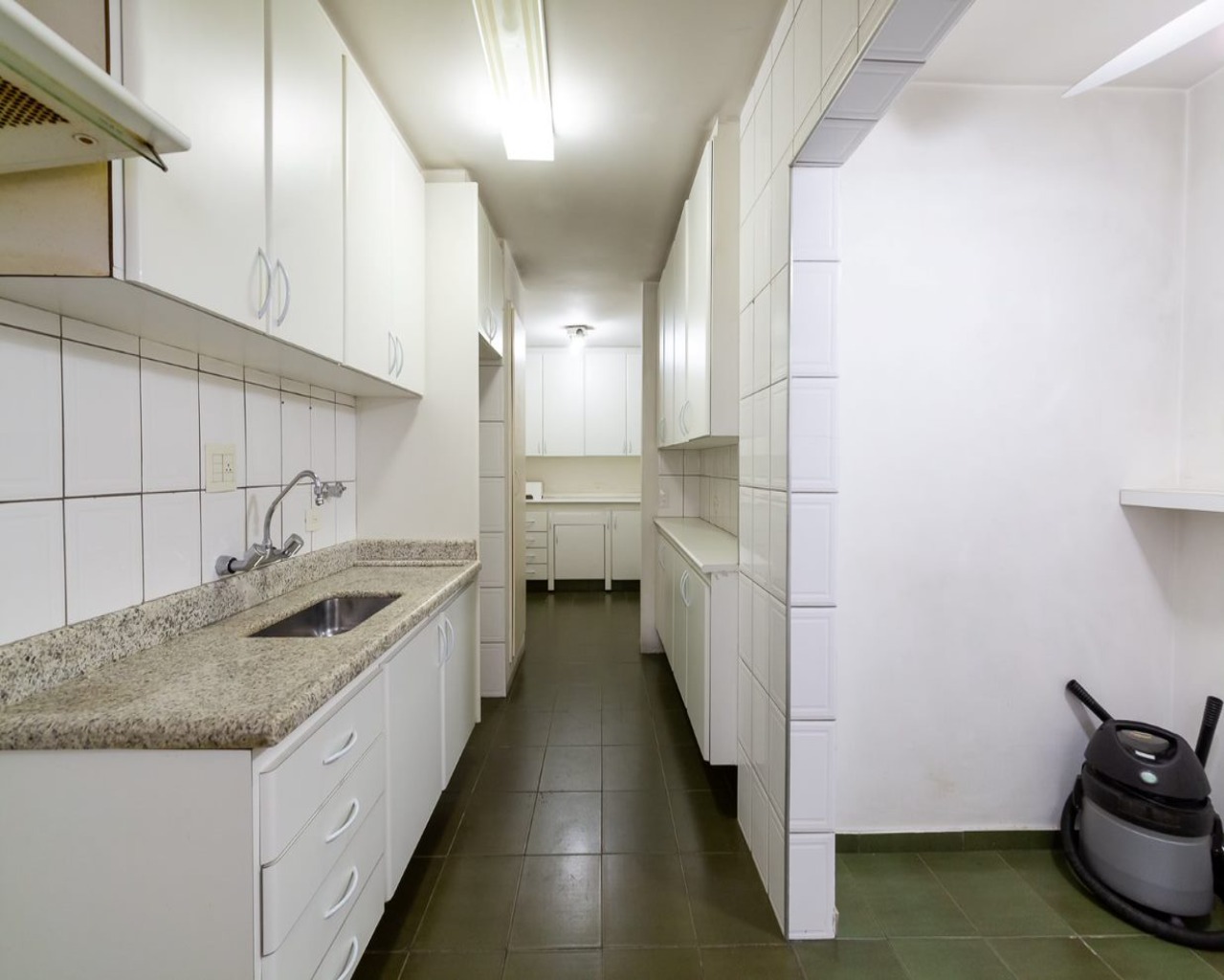 Apartamento para alugar com 3 quartos, 145m² - Foto 34