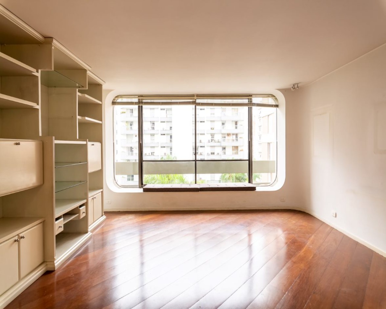 Apartamento para alugar com 3 quartos, 145m² - Foto 2