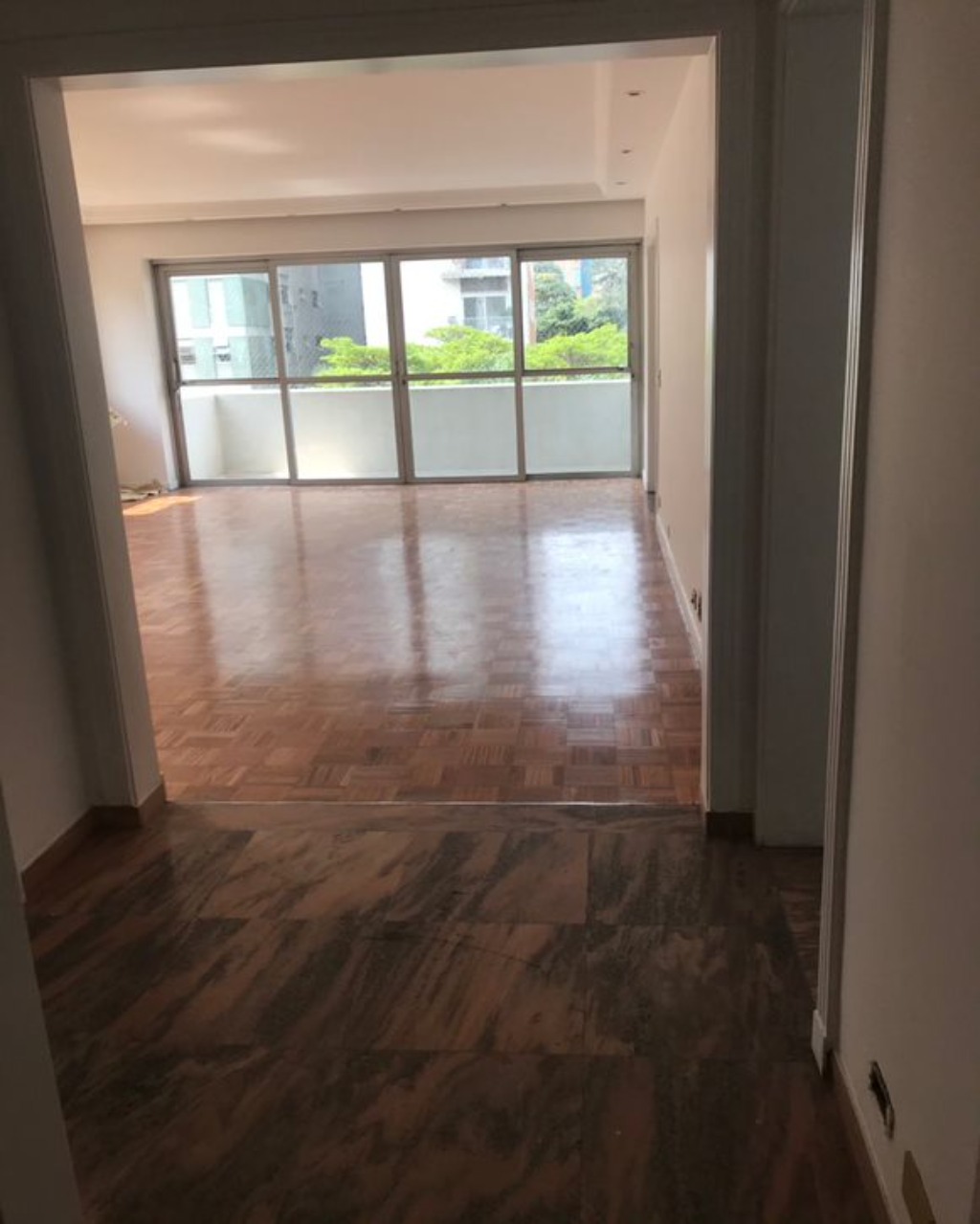 Apartamento para alugar com 3 quartos, 160m² - Foto 14