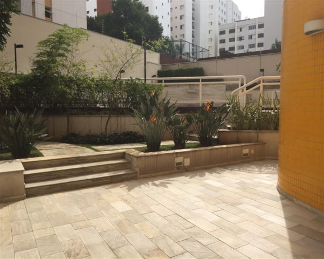 Apartamento para alugar com 3 quartos, 170m² - Foto 2