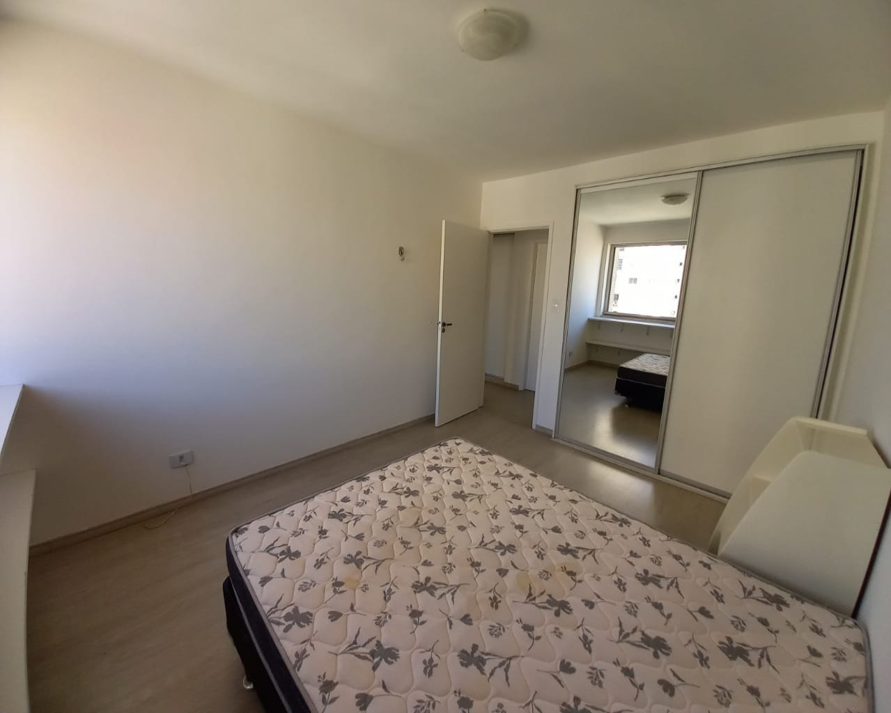 Apartamento para alugar com 3 quartos, 130m² - Foto 2