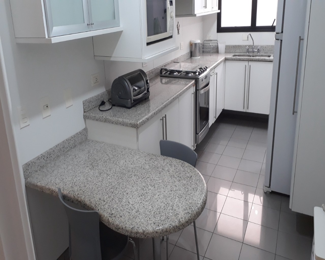 Apartamento para alugar com 3 quartos, 156m² - Foto 2