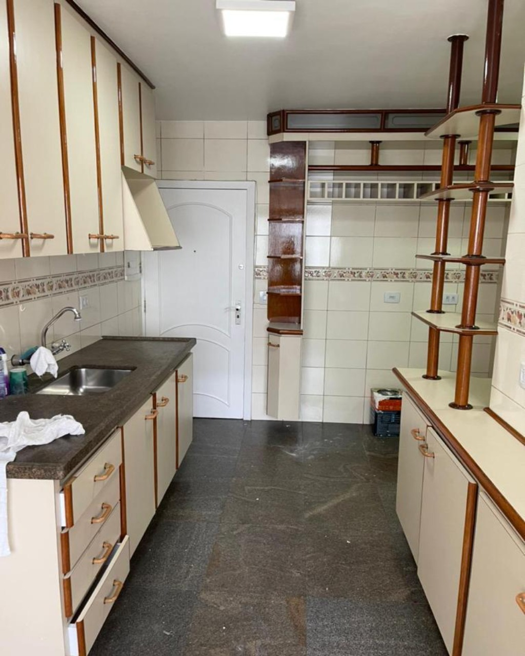 Apartamento para alugar com 3 quartos, 130m² - Foto 12