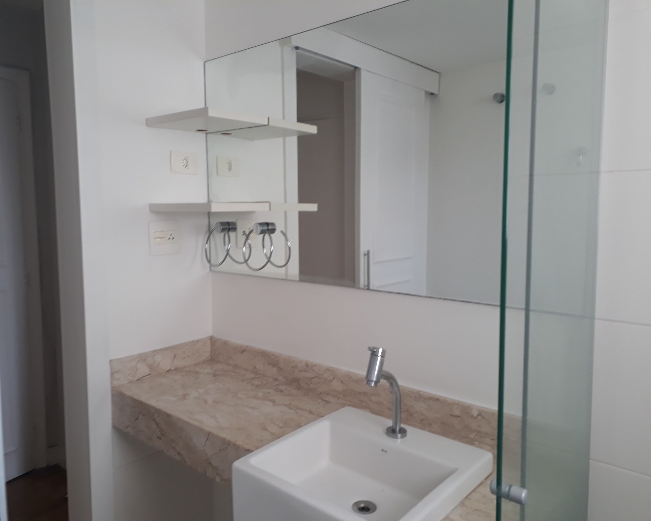 Apartamento para alugar com 3 quartos, 130m² - Foto 15