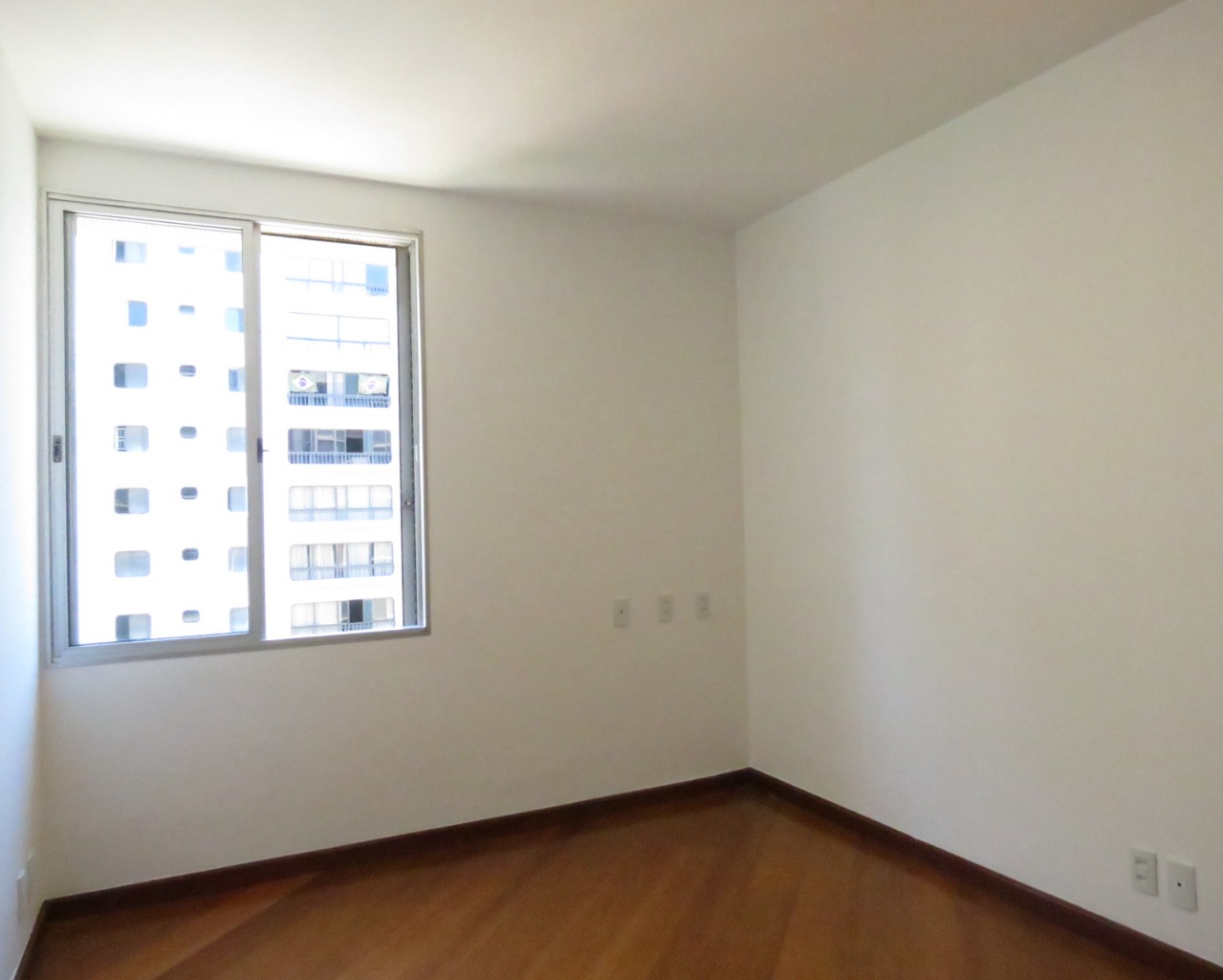 Apartamento para alugar com 2 quartos, 97m² - Foto 5