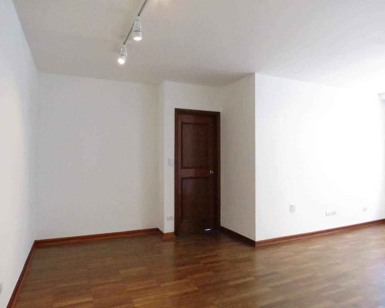 Apartamento para alugar com 2 quartos, 97m² - Foto 17