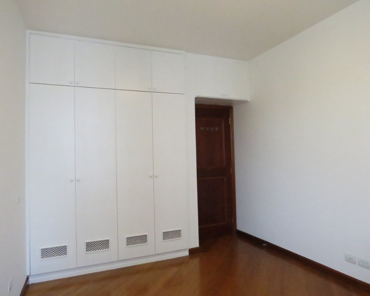 Apartamento para alugar com 2 quartos, 97m² - Foto 9