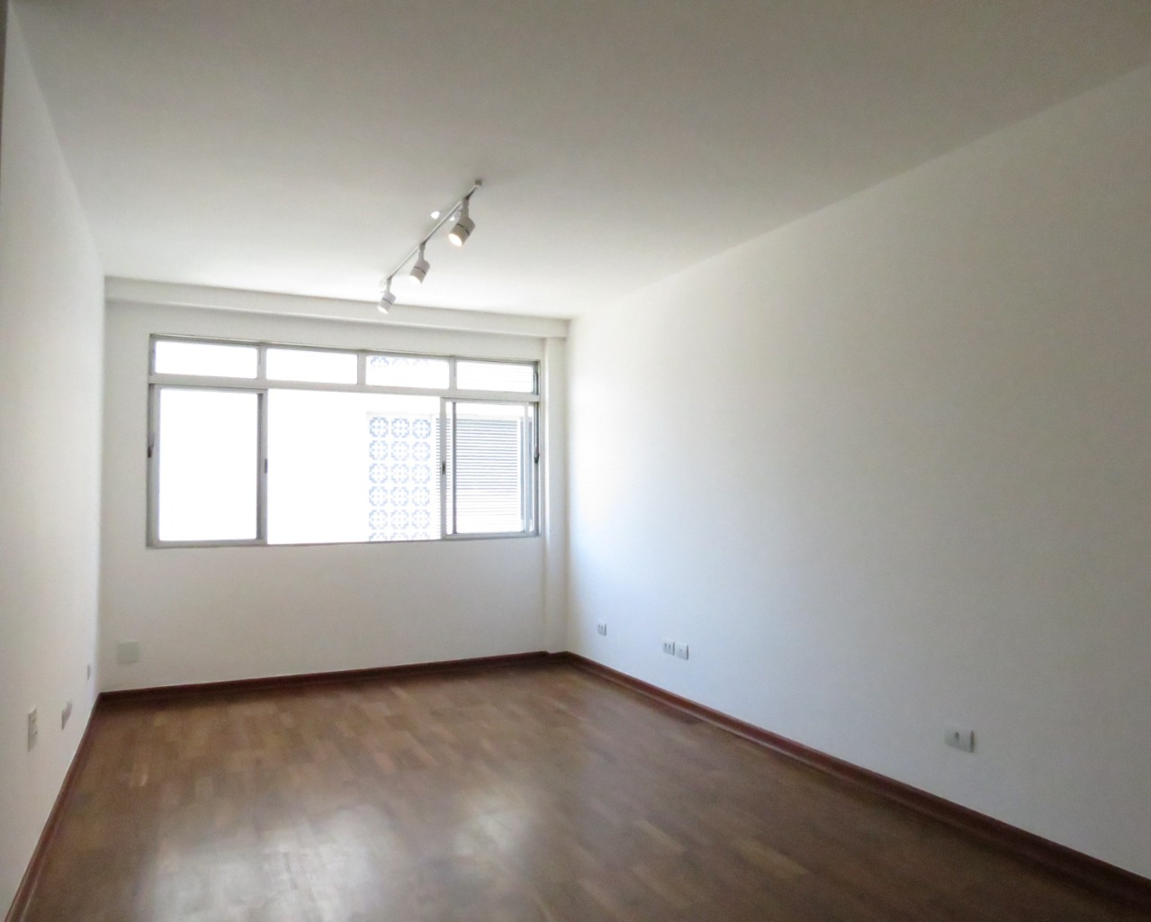 Apartamento para alugar com 2 quartos, 97m² - Foto 18