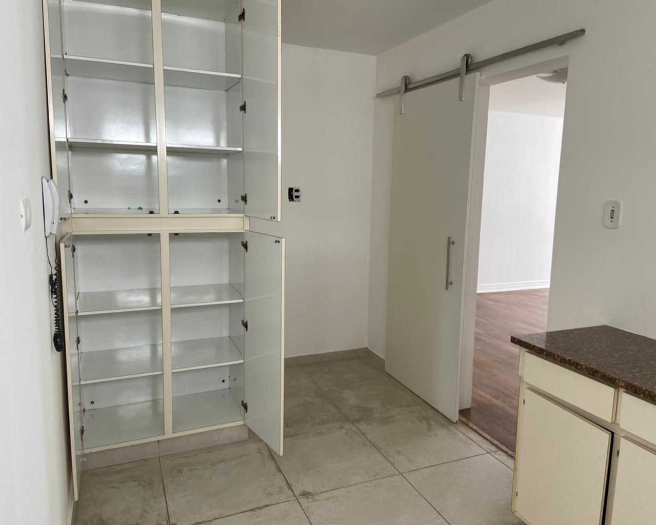 Apartamento para alugar com 3 quartos, 130m² - Foto 11