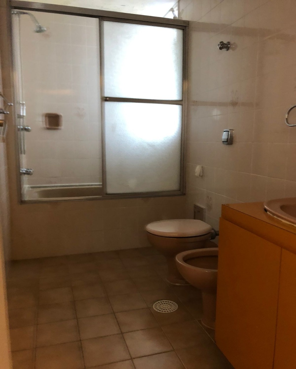 Apartamento para alugar com 3 quartos, 111m² - Foto 2