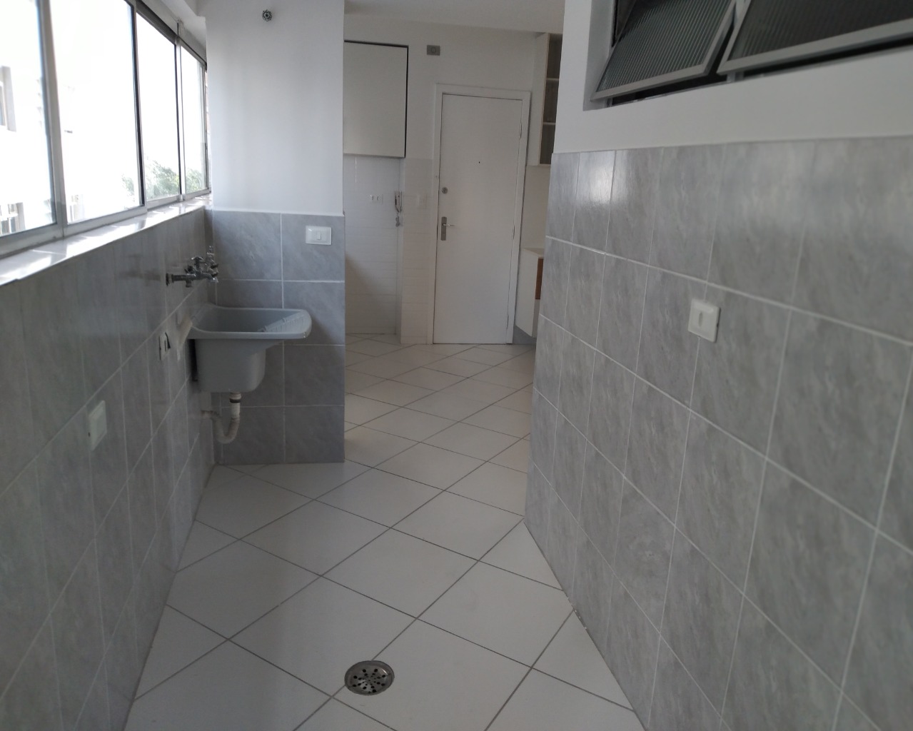 Apartamento para alugar com 2 quartos, 120m² - Foto 11