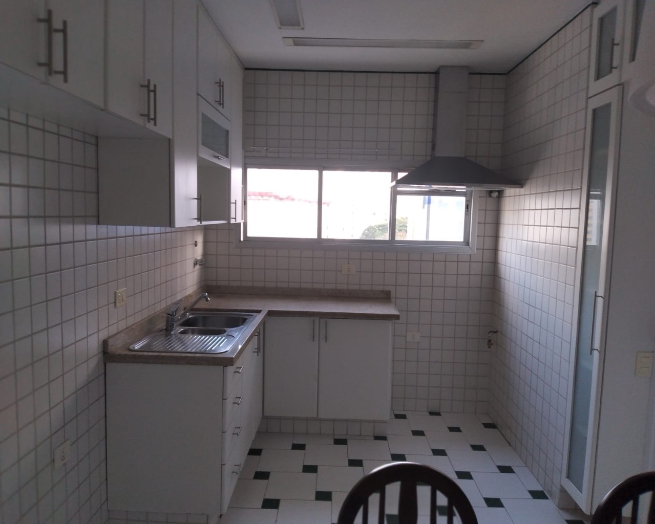 Apartamento para alugar com 3 quartos, 130m² - Foto 28