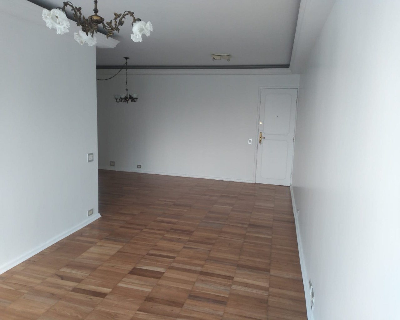 Apartamento para alugar com 3 quartos, 130m² - Foto 2