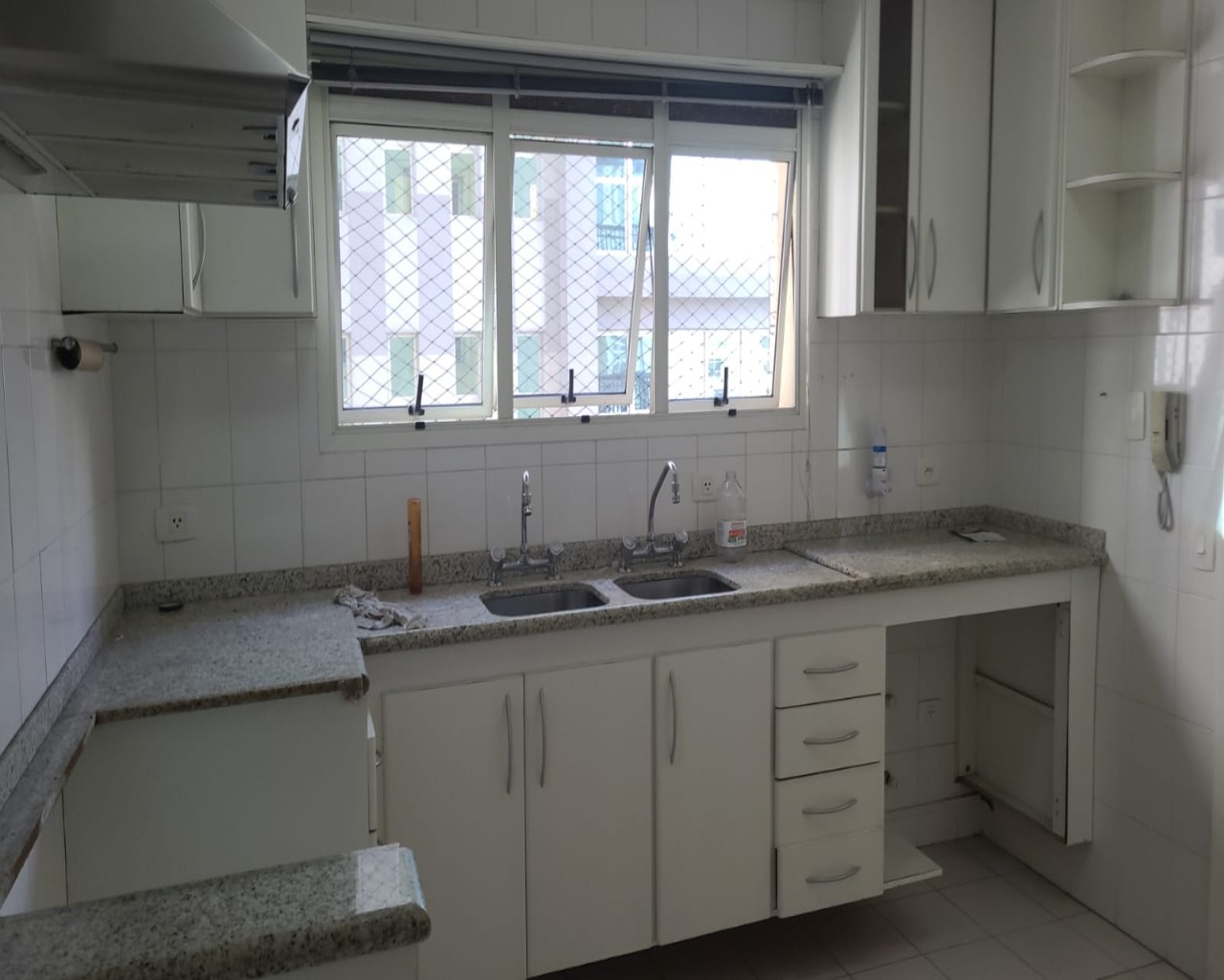 Apartamento para alugar com 3 quartos, 245m² - Foto 17