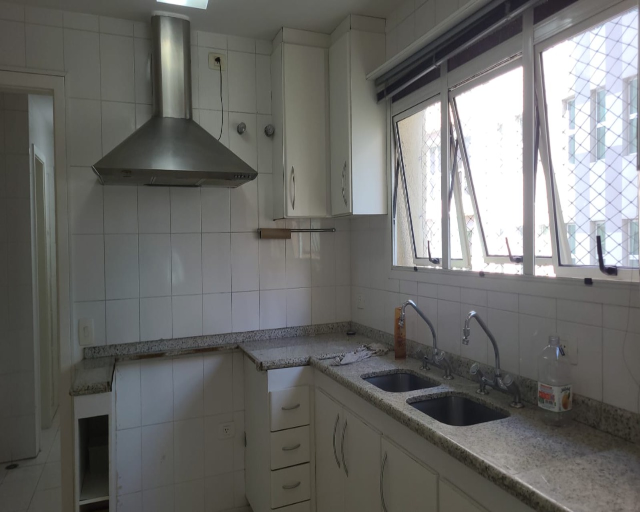 Apartamento para alugar com 3 quartos, 245m² - Foto 4