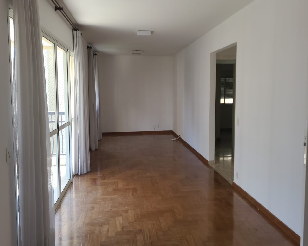 Apartamento para alugar com 3 quartos, 245m² - Foto 2