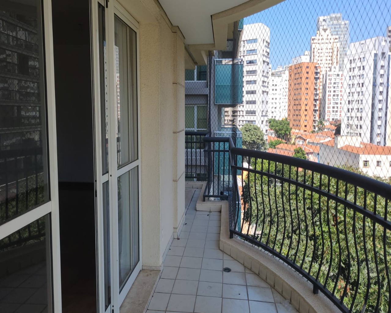 Apartamento para alugar com 3 quartos, 245m² - Foto 1