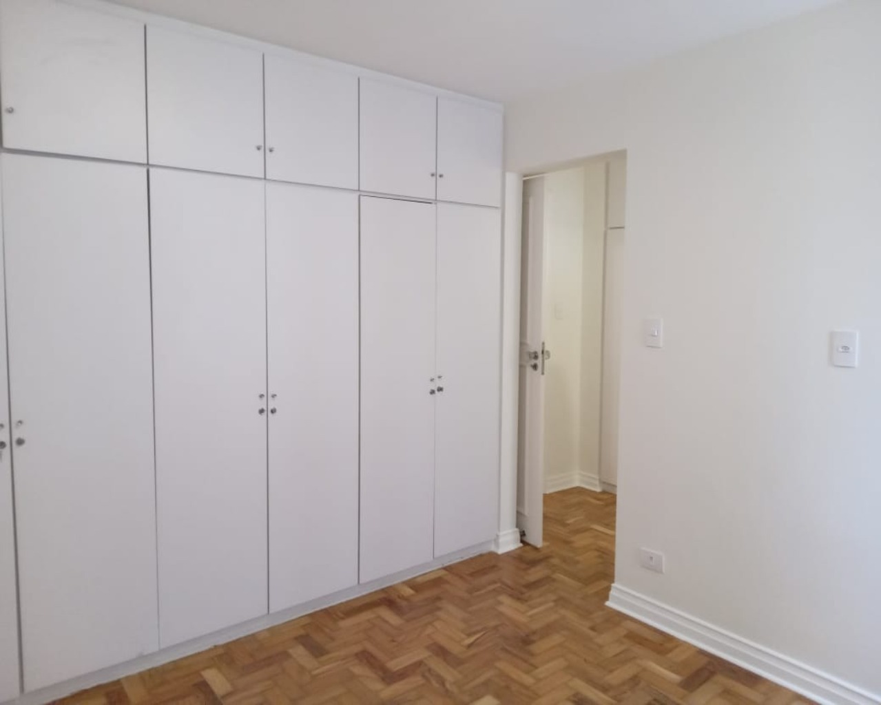 Apartamento para alugar com 3 quartos, 130m² - Foto 13